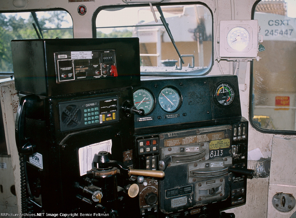 CSXT SD402 8113 control stand